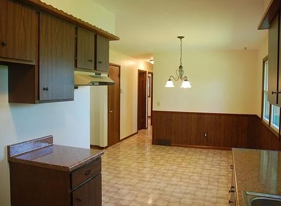 5th image of 5889 Hilltop Dr
