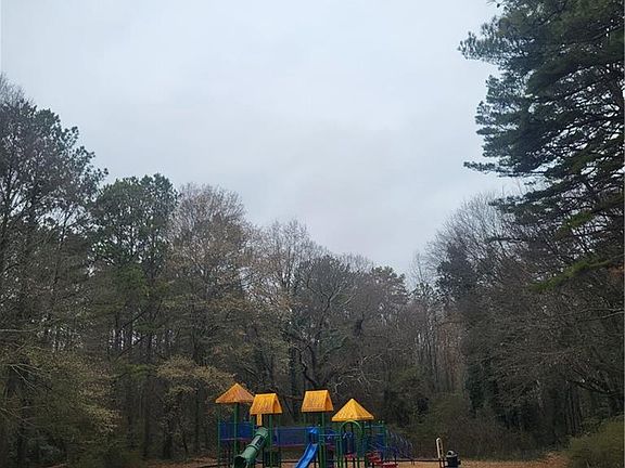 2nd image of 4682 Pine Cir #20