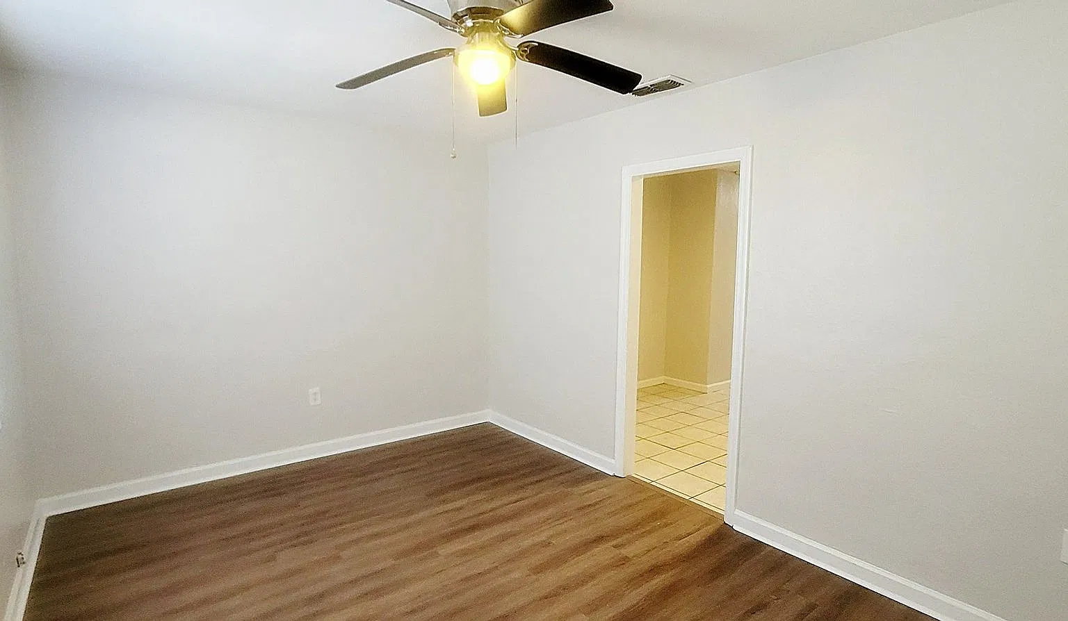 Cute 2/1 Home W/ New Paint, New Flooring, W/D! Walk To Famu, Fsu, Downtown, & Cascades! $950/Mont... — Photo 2