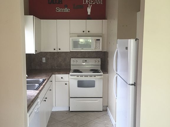 2nd image of 1250 NE 41st Ave