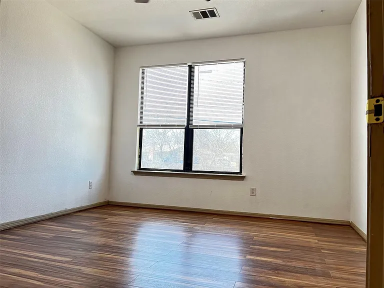 8901 Parkfield Dr — Photo 10