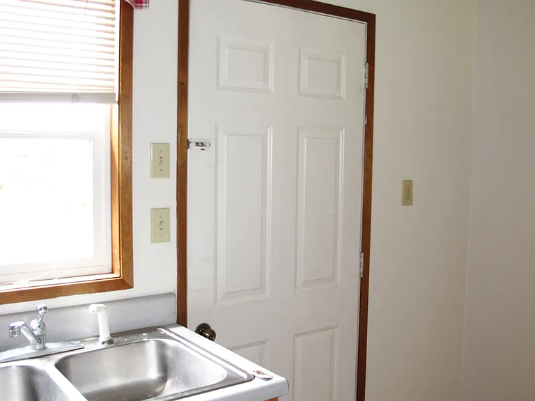 1001 NW Crosby Ave #1 & 2 — Photo 6