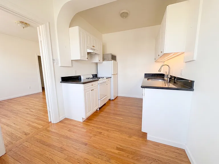 2495 Sutter St #10 — Photo 3
