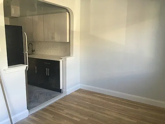 Rented by Metropolis International Realty Inc. | media 23