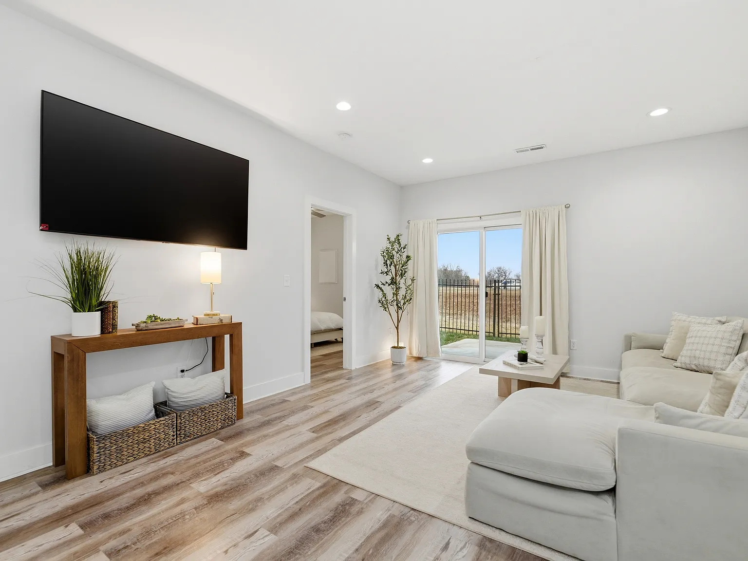 3 bed, 1180 sqft, $1,495 — Photo 2