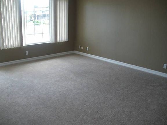 2nd image of 2936 N Francisco Way