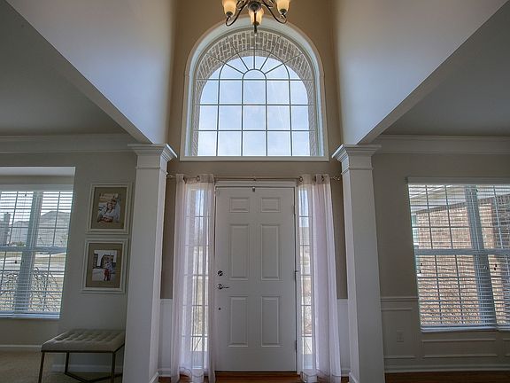 4th image of 6219 Garnet Ln