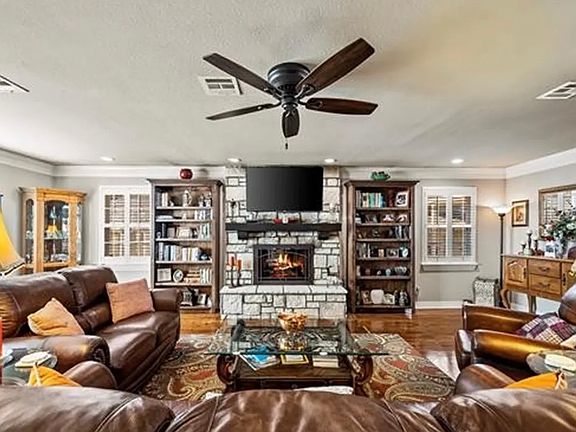 5th image of 1314 Vieux Dr