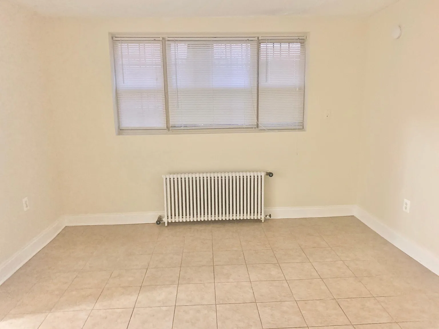 1441 Somerset Pl NW — Photo 3