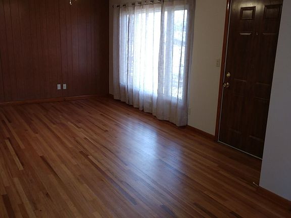 2. 426 S Sheridan, Living Room (1)