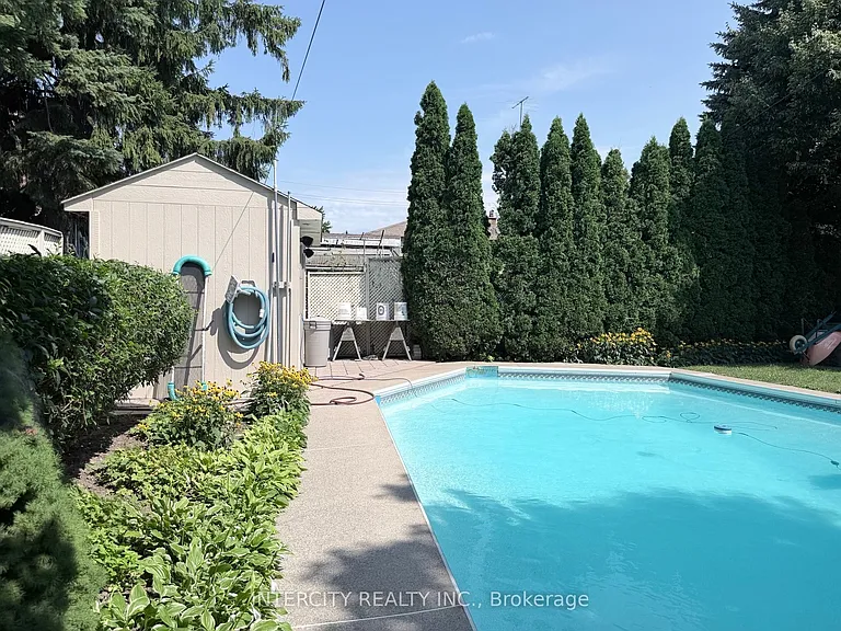 36 Strathburn Blvd — Photo 23