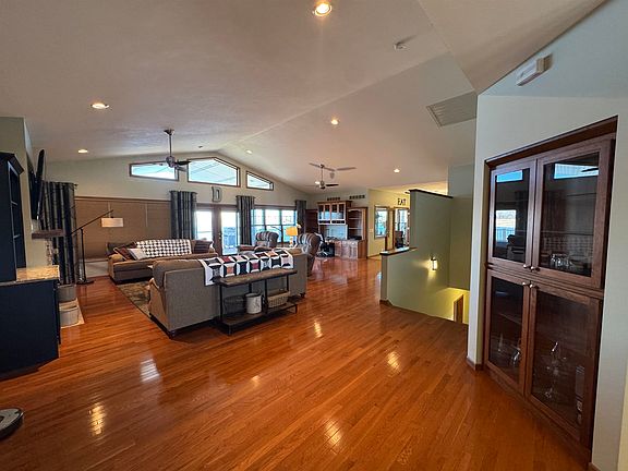 4th image of 57343 838 1/2 Rd