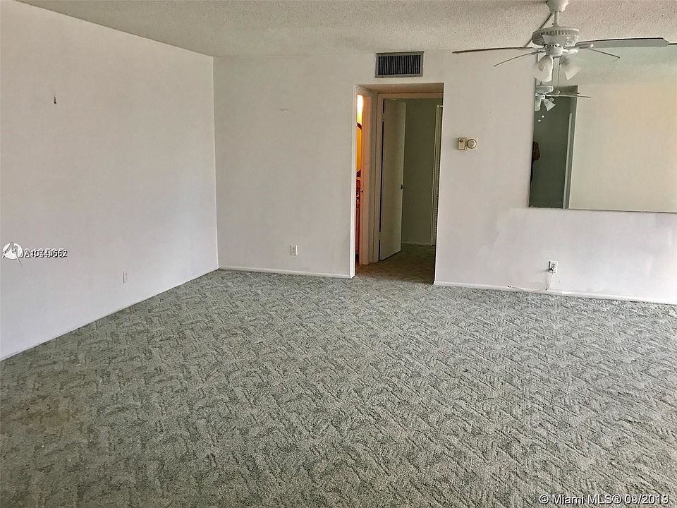 1st image of 952 NE 199th St #3K