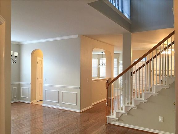 3rd image of 3209 Marquette Dr