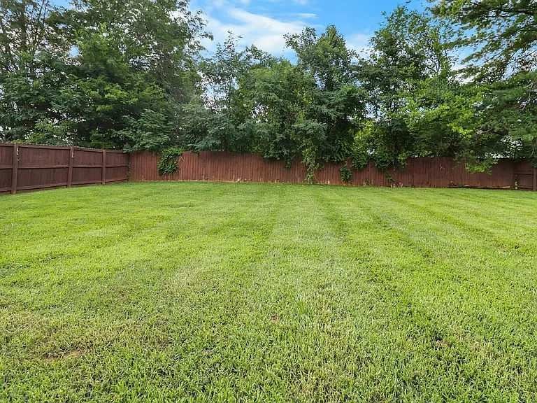 2301 Sherwood Hills Ct — Photo 37