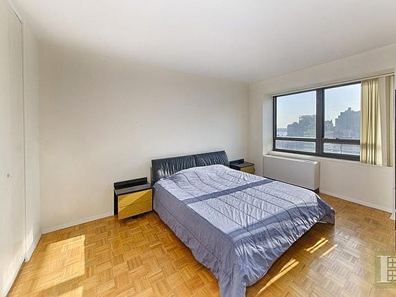 4th image of 240 E 47th St APT 36F