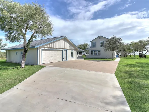 1010 1st St, Bayside, TX 78340