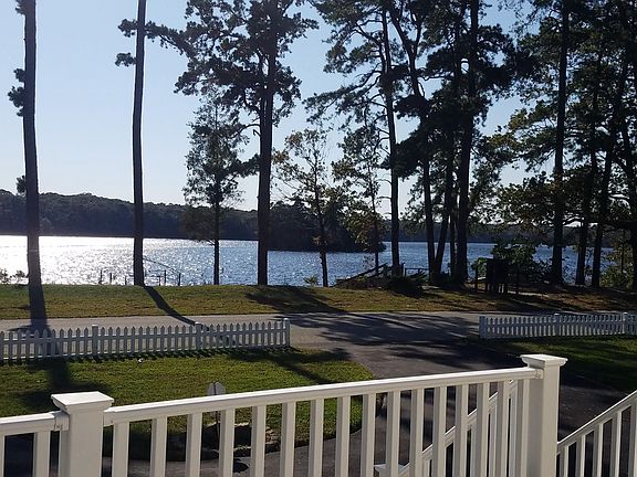 4th image of 414 SE Lake Shore Dr
