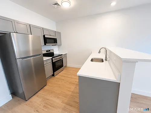 113 Canal St W Photo 1