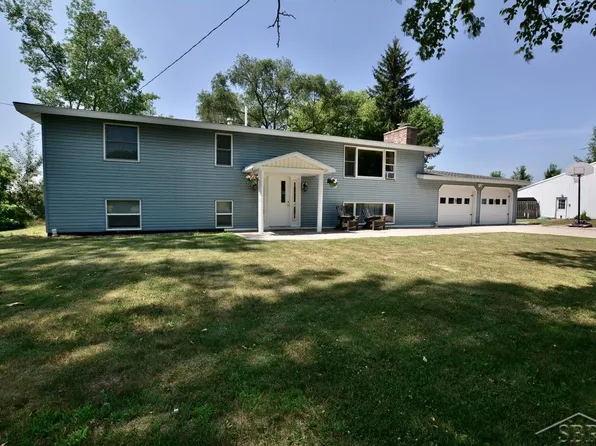 6381 Middle Rd, Hope, MI 48628