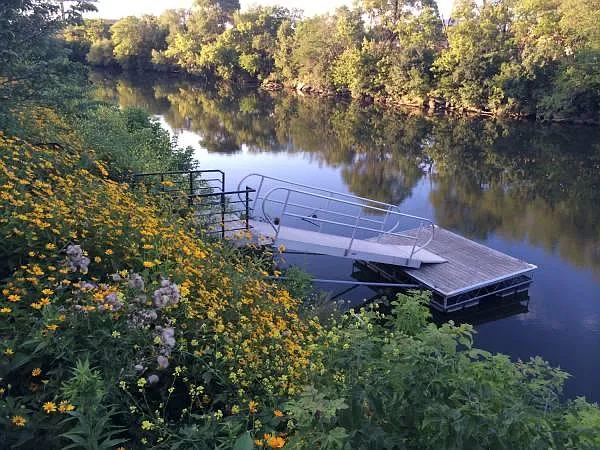 Outside review. Kayak Dock