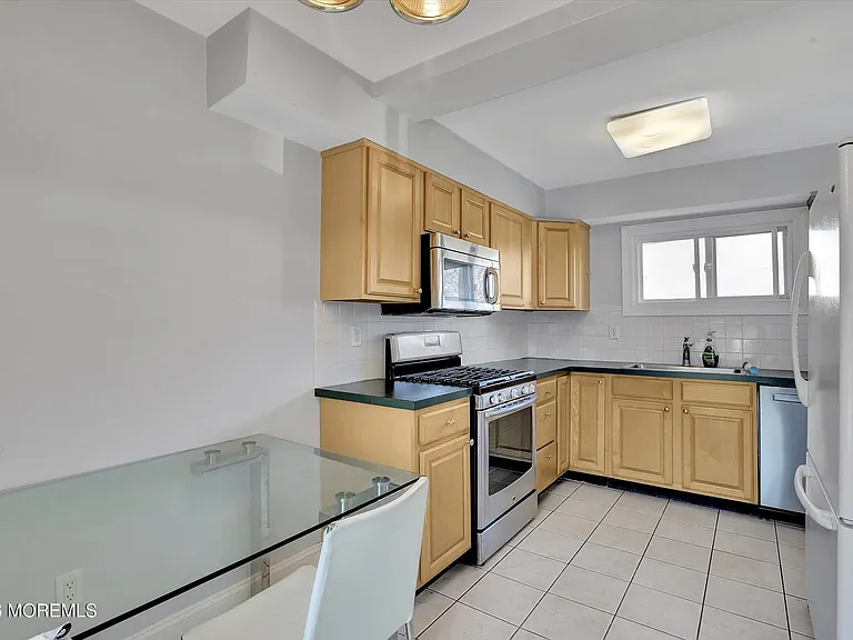 980 Woodgate Ave — Photo 10