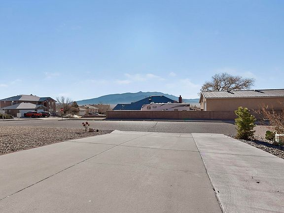 4th image of 1745 Savannah Dr NE