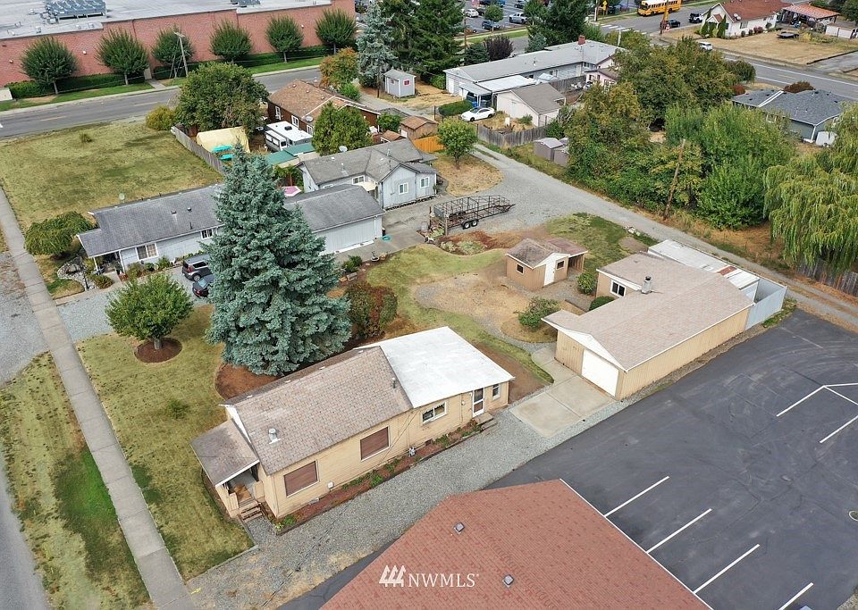 1st image of 210 Eldredge Ave NW