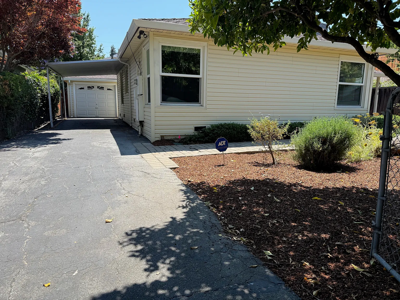3 bed, 1200 sqft, $6,800 — Photo 2