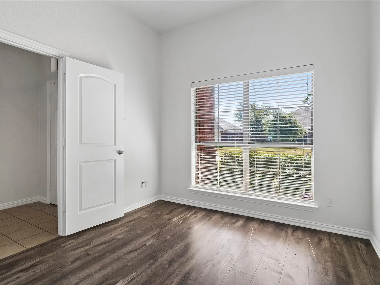 3 bed, 2276 sqft, $2,300 — Photo 4