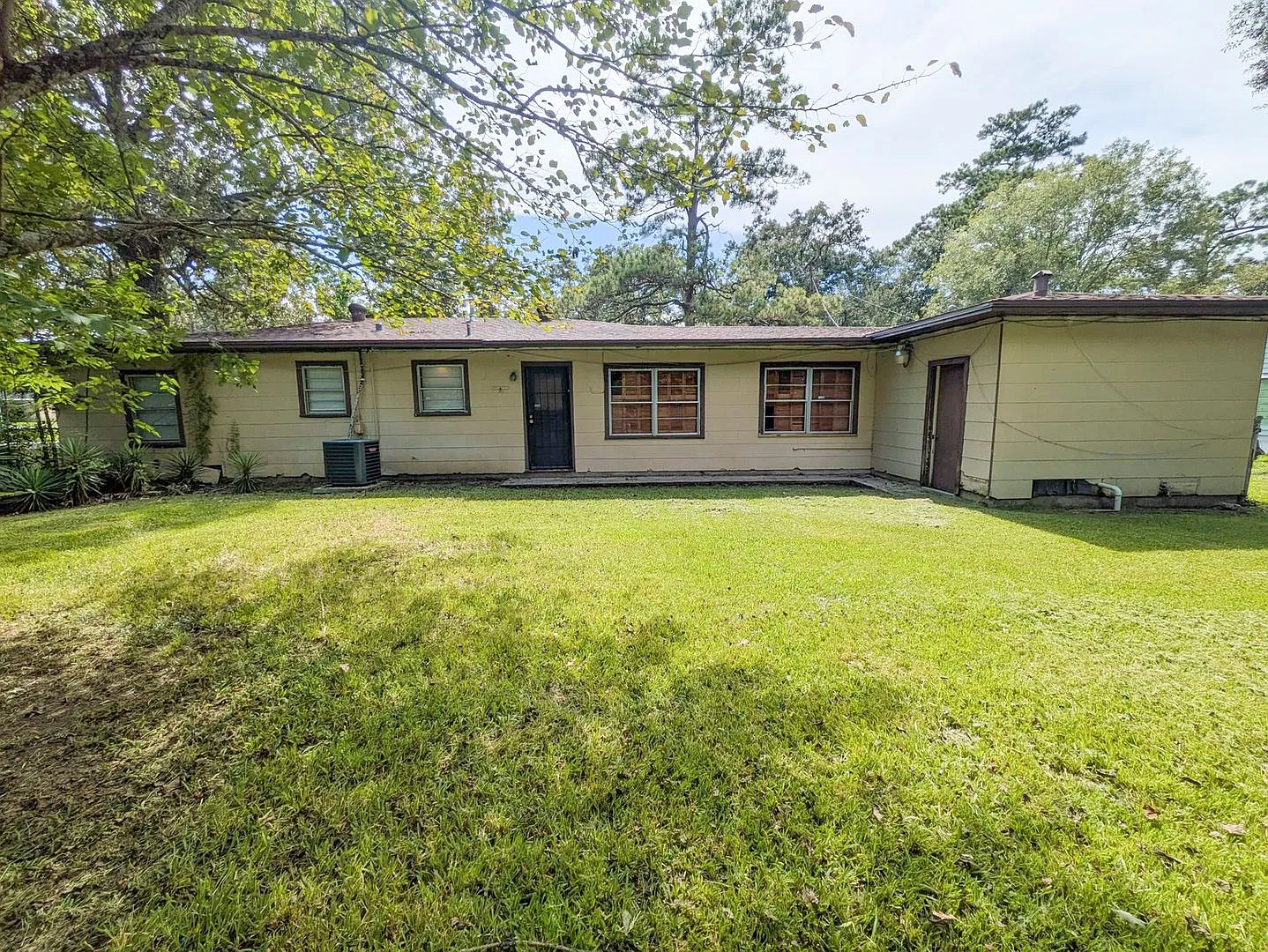 4510 El Paso, Beaumont, TX 77703 — Photo 2
