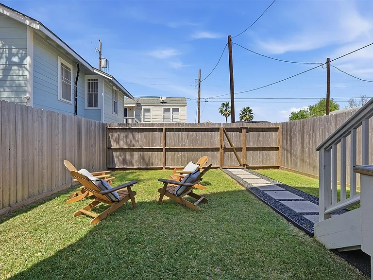 4712 Avenue Q — Photo 28