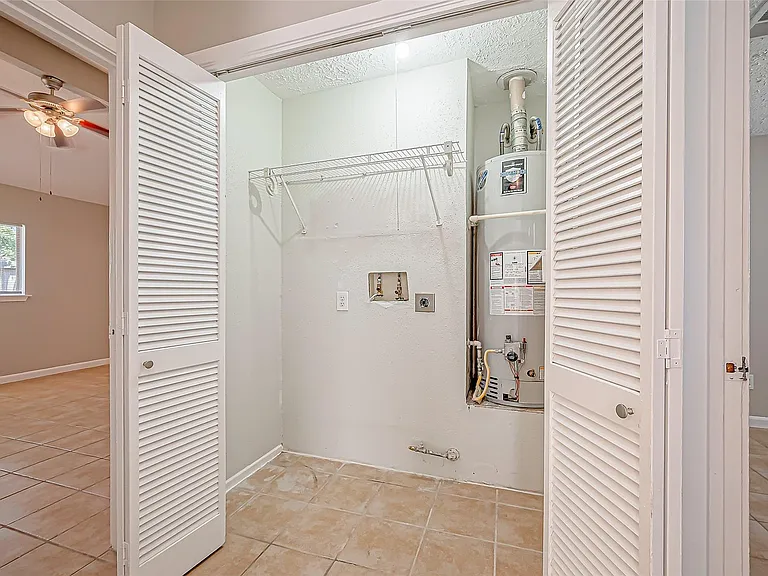 7111 Village Lake Dr — Photo 14