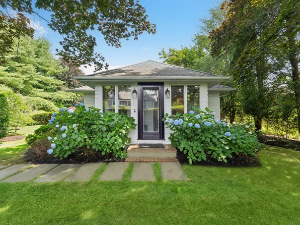 https://photos.zillowstatic.com/fp/4036245e099b794c876443a1dfd0ba58-p_e.webp
