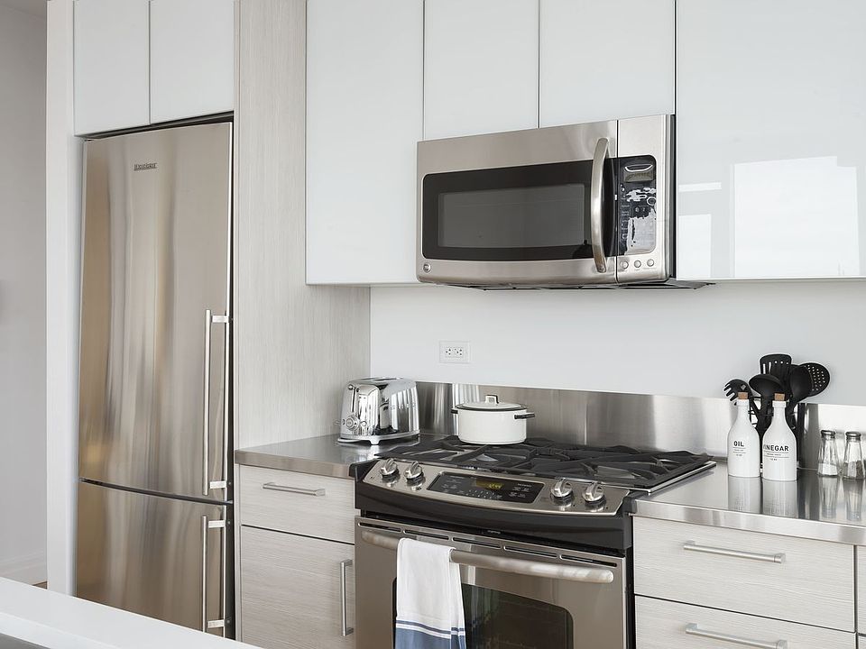 1st image of 555 W 53rd St APT 957