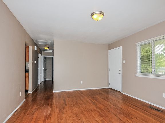 3rd image of 5152 Auriesville Ln