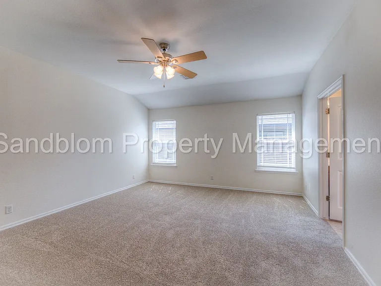 10418 S James St — Photo 12
