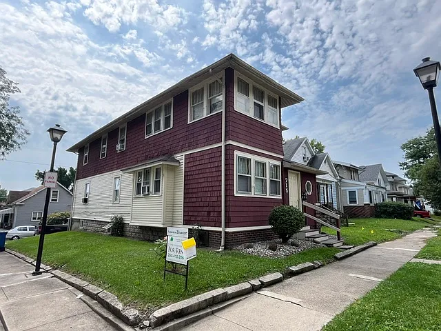 1 bed, 350 sqft, $595 — Photo 2