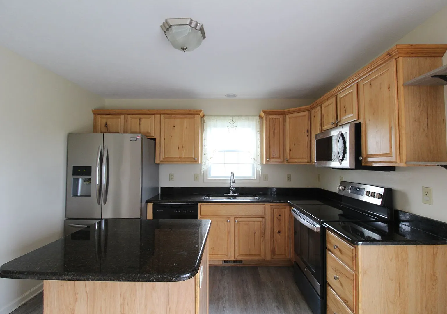 Available now! Home near downtown — Photo 3