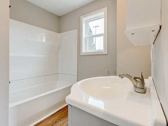5th image of 101 Plum St #A