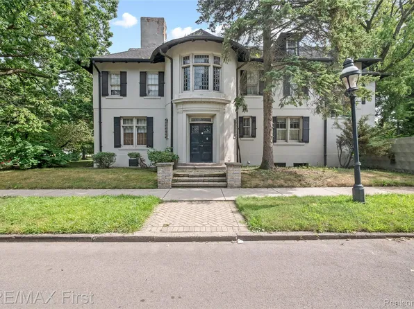 3065 Iroquois St, Detroit, MI 48214