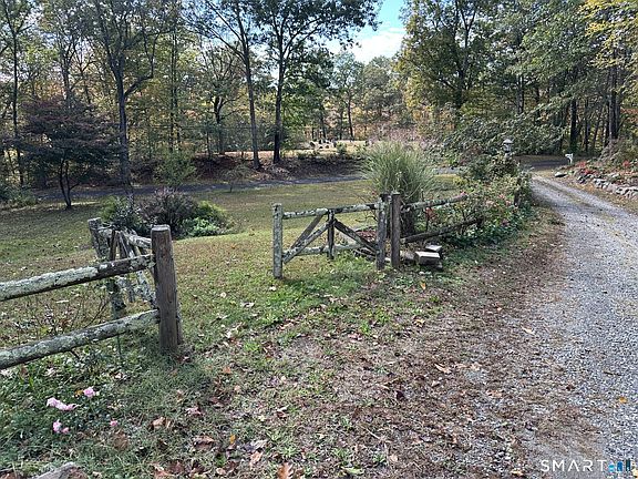 2nd image of 181 North Chestnut Hill Road