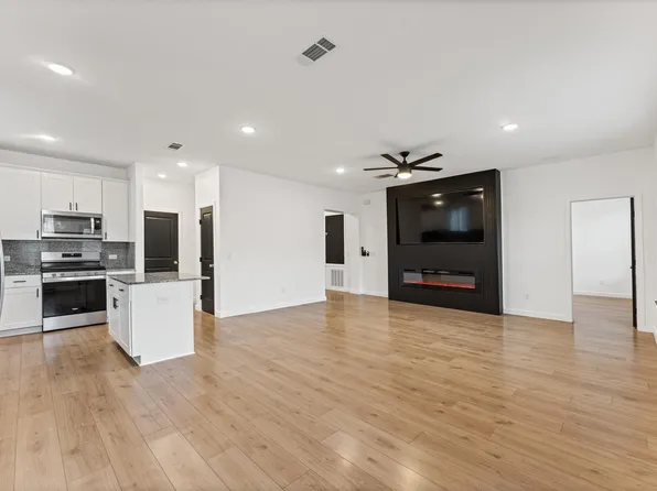 305 Paso Fino Dr, Alvin, TX 77511