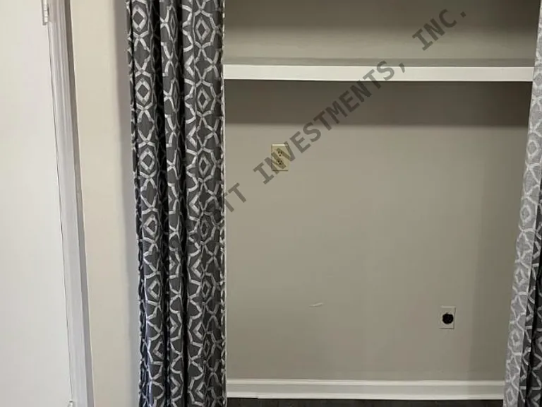 Mason Court Apartments — Photo 9