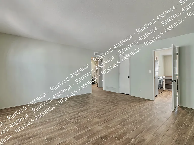 644 N Richey Blvd — Photo 3