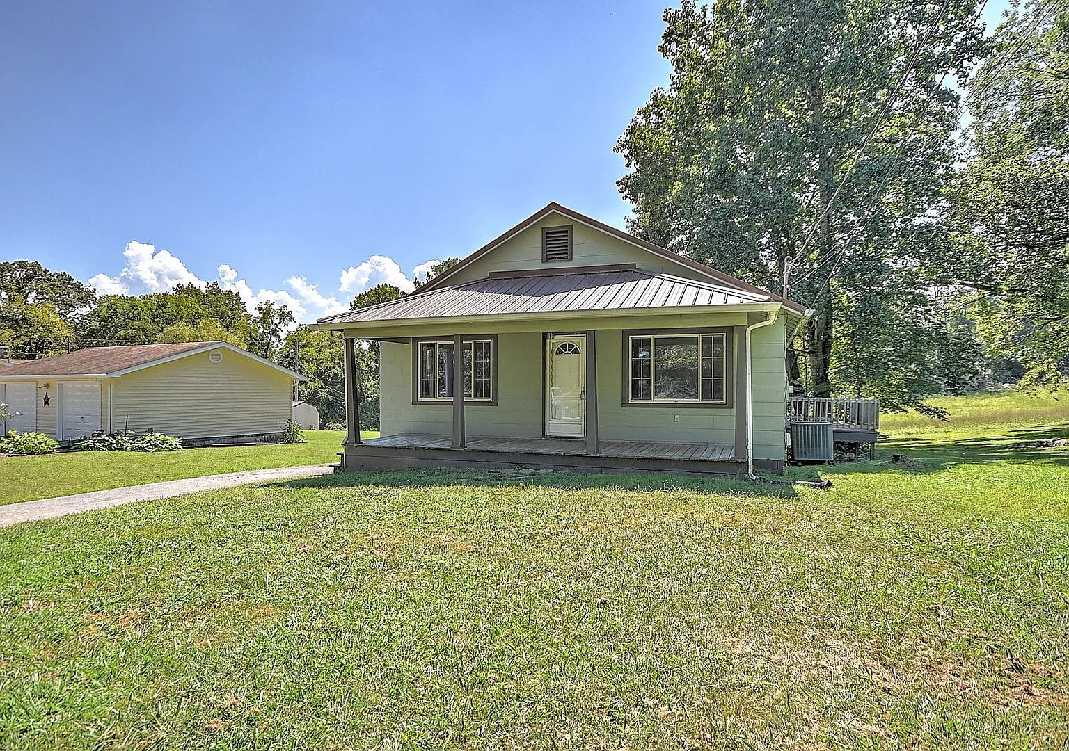 1504 Bristol Caverns Hwy, Bristol, TN 37620 — Photo 1