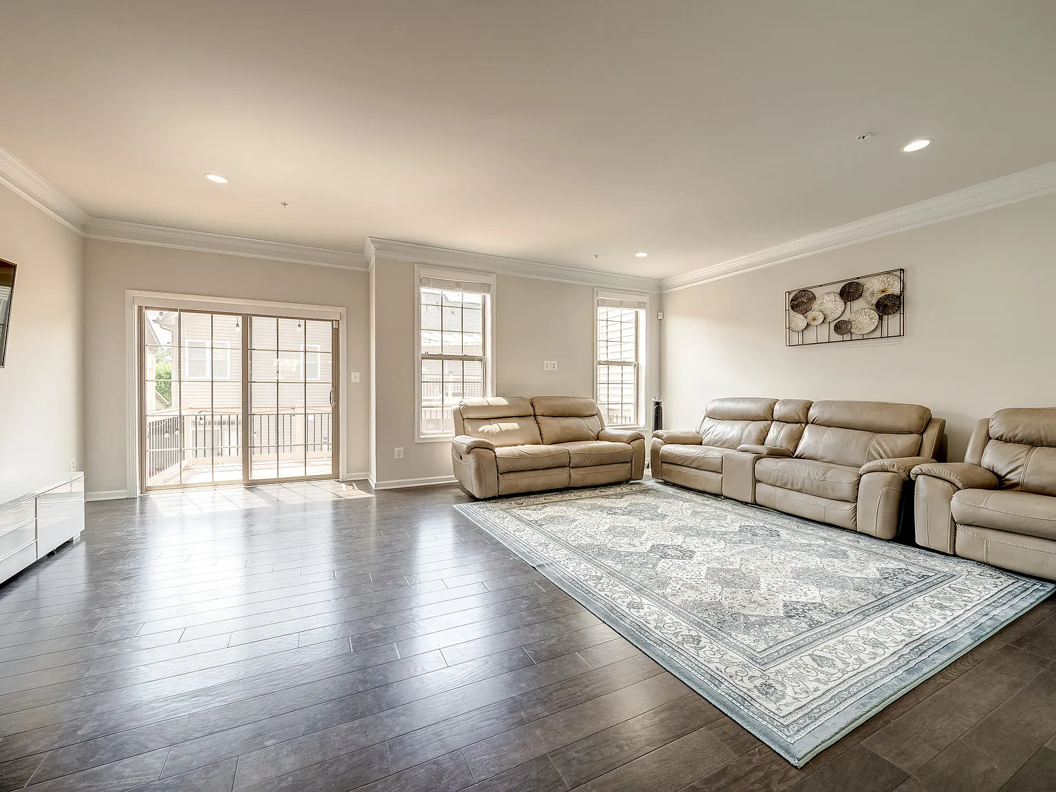 4 bed, 2908 sqft, $3,849 — Photo 4