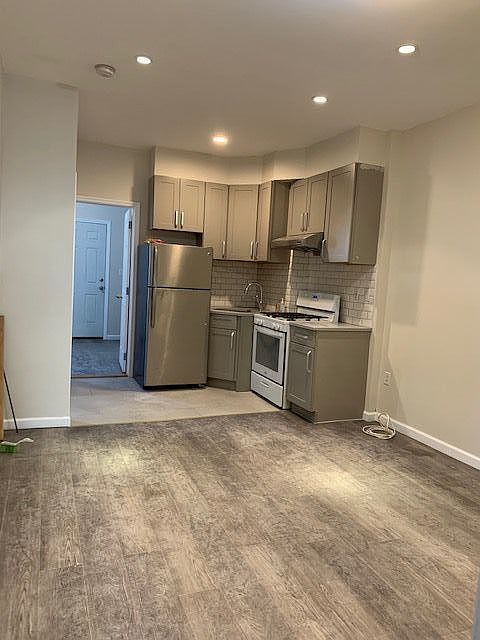 1st image of 112 Somers St #1