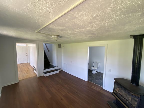 4th image of 34 E York St