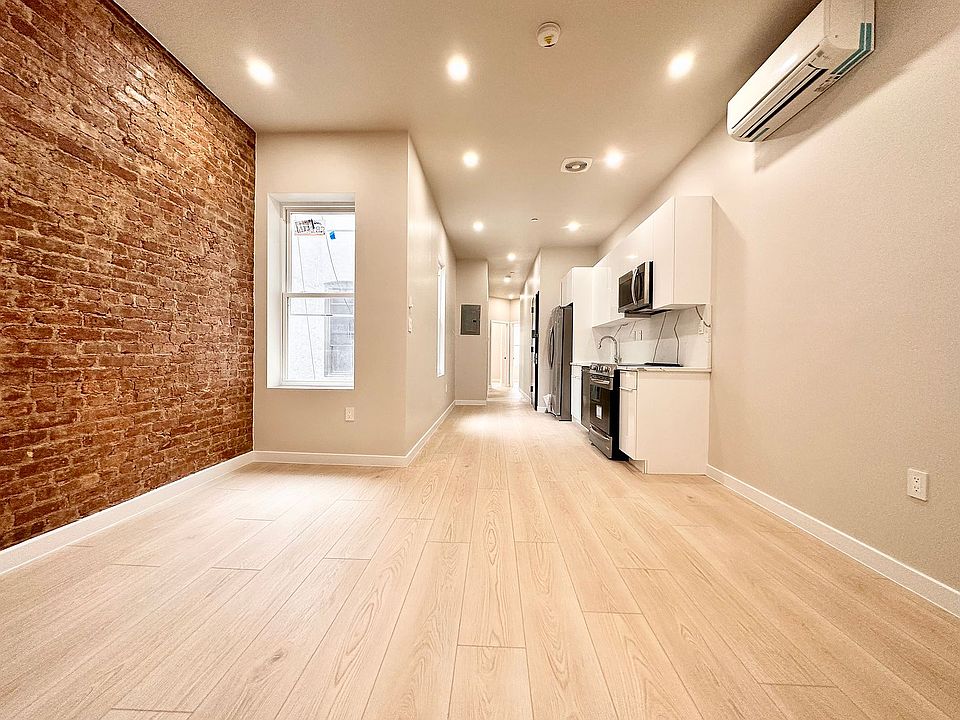1st image of 376 Menahan St #1